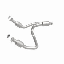 Load image into Gallery viewer, Magnaflow Catalytic Converter Direct Fit MagnaFlow Conv Direct Fit 14-16 GMC Sierra 1500 V6 4.3L