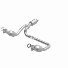 Load image into Gallery viewer, Magnaflow Catalytic Converter Direct Fit MagnaFlow Conv Direct Fit 14-16 GMC Sierra 1500 V6 4.3L