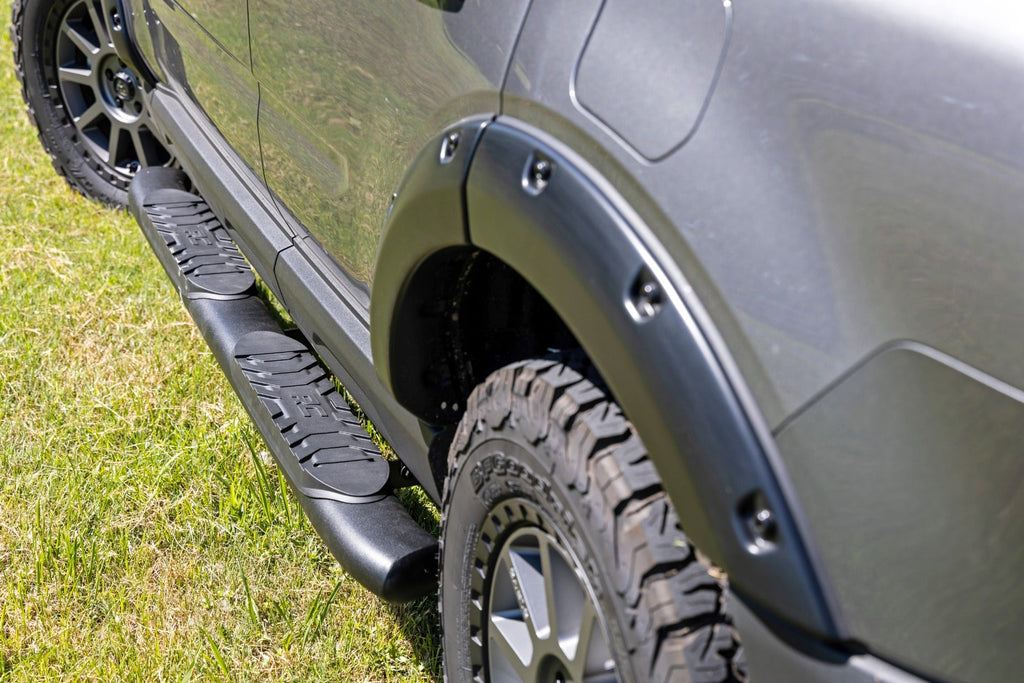 Rough Country Nerf Bars Oval Nerf Step 4.5 Inch Crew Cab Black 21-22 Ford Bronco Sport 4WD Rough Country - 21006