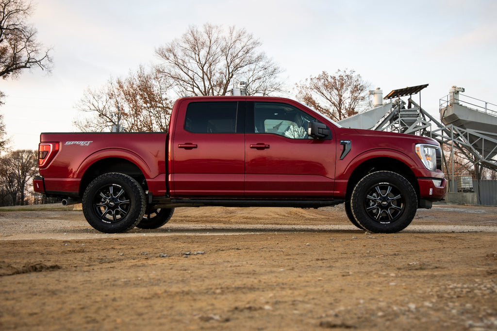 2.0 Inch Ford Leveling Kit w/N3 Struts and Shocks For 2021 F-150 Rough Country