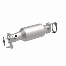 Load image into Gallery viewer, Magnaflow Catalytic Converter Direct Fit Magnaflow Conv DF 13-15 Frontier 4 Close Coupled