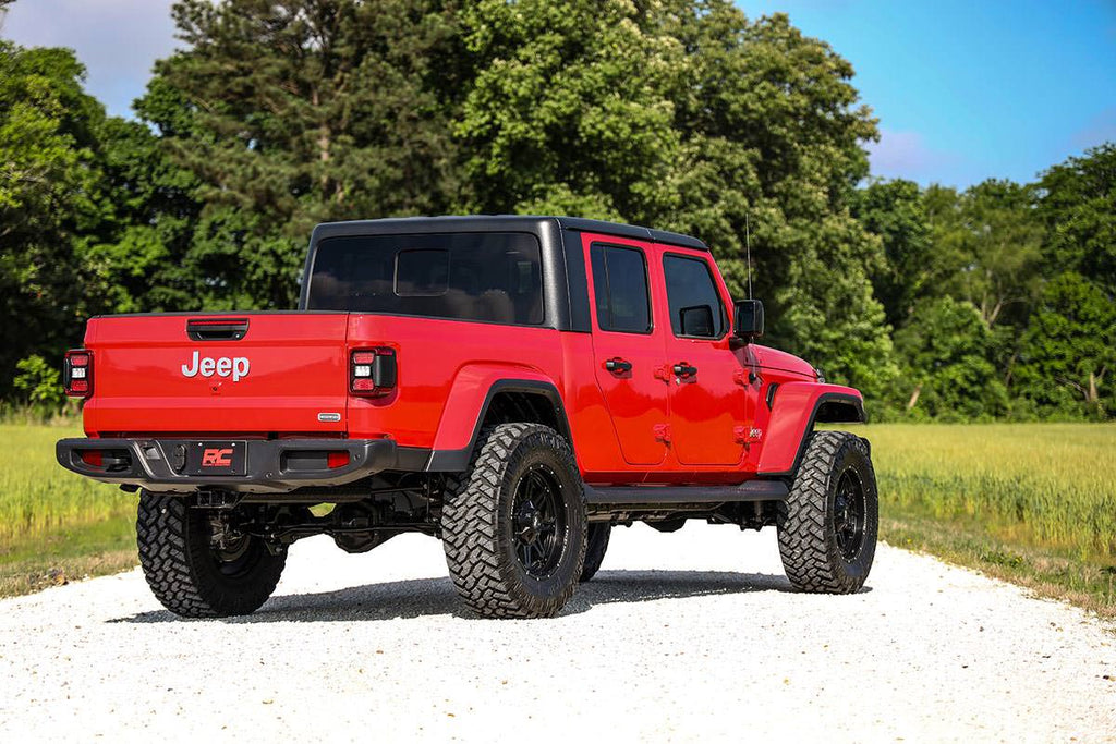 Rough Country Lift Kits 3.5 Inch Lift Kit Spacers with V2 Shocks 20-Up Jeep Gladiator JT 4WD Rough Country - 63770