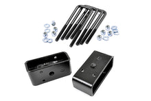 Load image into Gallery viewer, 2.5 Inch Block and U-Bolt Kit 99-22 Chevy/GMC 1500 Rough Country