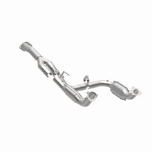 Load image into Gallery viewer, Magnaflow Catalytic Converter Direct Fit MagnaFlow Conv Direct Fit 11-16 Chevrolet Silverado 2500HD/3500HD / GMC Sierra 2500HD/3500HD