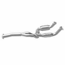 Load image into Gallery viewer, Magnaflow Catalytic Converter Direct Fit MagnaFlow Conv Direct Fit 11-16 Chevrolet Silverado 2500HD/3500HD / GMC Sierra 2500HD/3500HD
