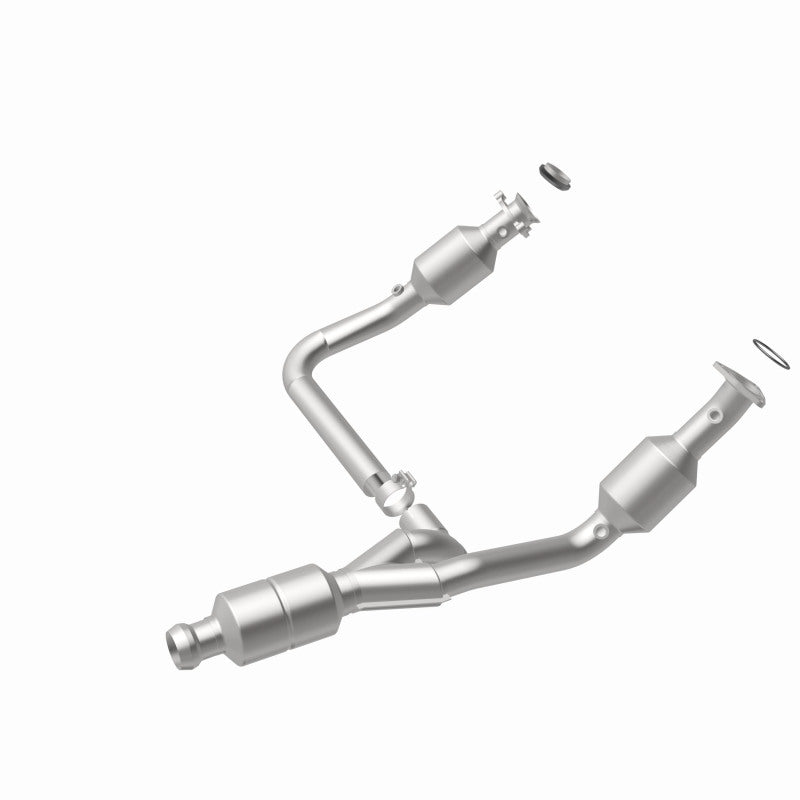 Magnaflow Catalytic Converter Direct Fit MagnaFlow Conv Direct Fit 14-16 GMC Sierra 1500 V6 4.3L