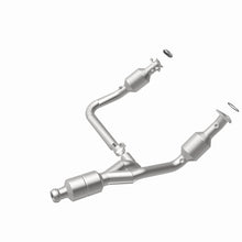 Load image into Gallery viewer, Magnaflow Catalytic Converter Direct Fit MagnaFlow Conv Direct Fit 14-16 GMC Sierra 1500 V6 4.3L