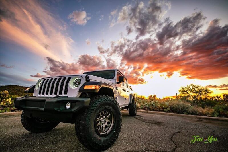 ORACLE Lighting Headlights Oracle Jeep Wrangler JL Oculus Bi-LED Projector Headlights- Graphite Metallic - 5500K SEE WARRANTY