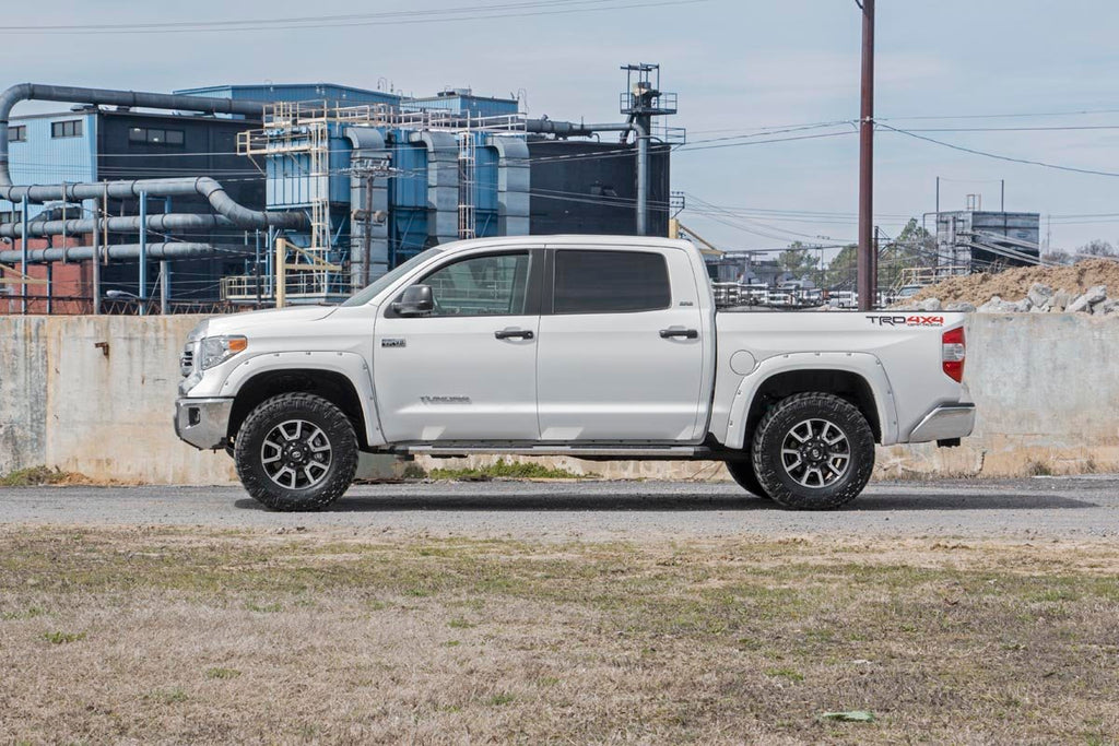 2.5-3 Inch Leveling Lift Kit 07-20 Tundra 4WD Rough Country