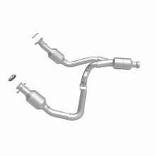Load image into Gallery viewer, Magnaflow Catalytic Converter Direct Fit MagnaFlow Conv Direct Fit 14-16 GMC Sierra 1500 V6 4.3L