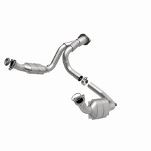 Load image into Gallery viewer, Magnaflow Catalytic Converter Direct Fit MagnaFlow Conv DF 07-08 Escalade 6.2 Driver Side OEM