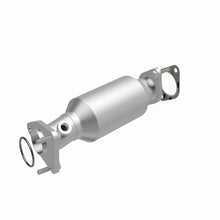 Load image into Gallery viewer, Magnaflow Catalytic Converter Direct Fit Magnaflow Conv DF 13-15 Frontier 4 Close Coupled