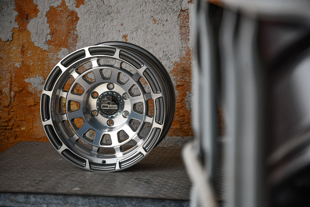 Overland Sector Badlander Forged 17x9 +0 5x114.3mm 73.1mm Gloss Gun Metal Machined Face