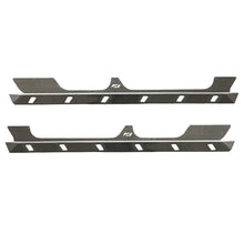 Load image into Gallery viewer, Rocker Guard with Step for JT Gladiator Motobilt