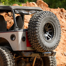 Load image into Gallery viewer, Body Mount Tire Carrier for Jeep YJ / TJ / LJ 5 x 4.5 Motobilt
