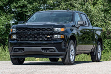 Load image into Gallery viewer, 1 Inch - 1.5 Inch Lowering Shackles 19-20 Silverado/Sierra 1500 Rough Country