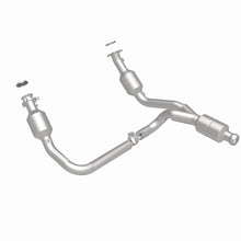 Load image into Gallery viewer, Magnaflow Catalytic Converter Direct Fit MagnaFlow Conv Direct Fit 14-16 GMC Sierra 1500 V6 4.3L