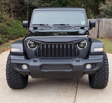 Load image into Gallery viewer, ORACLE Lighting Headlights Oracle Oculus Bi-LED Projector Headlights for Jeep JL/Gladiator JT - Matte Blk - 5500K SEE WARRANTY
