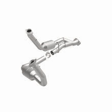 Load image into Gallery viewer, Magnaflow Catalytic Converter Direct Fit MagnaFlow Conv DF 06-07 Jeep Commander / 05-10 Grand Cherokee 5.7L Y-Pipe Assy (49 State)