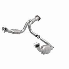 Load image into Gallery viewer, Magnaflow Catalytic Converter Direct Fit MagnaFlow Conv DF 07-08 Escalade 6.2 Driver Side OEM