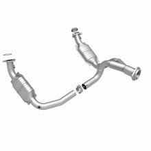 Load image into Gallery viewer, Magnaflow Catalytic Converter Direct Fit MagnaFlow Conv DF 07-08 Escalade 6.2 Driver Side OEM