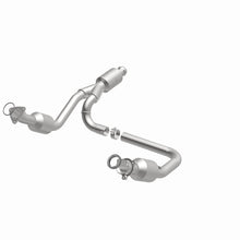 Load image into Gallery viewer, Magnaflow Catalytic Converter Direct Fit MagnaFlow Conv Direct Fit 14-16 GMC Sierra 1500 V6 4.3L