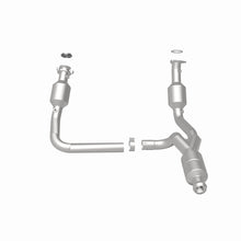 Load image into Gallery viewer, Magnaflow Catalytic Converter Direct Fit MagnaFlow Conv Direct Fit 14-16 GMC Sierra 1500 V6 4.3L