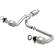 Load image into Gallery viewer, Magnaflow Catalytic Converter Direct Fit MagnaFlow Conv Direct Fit 14-16 GMC Sierra 1500 V6 4.3L