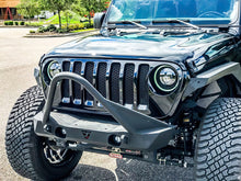 Load image into Gallery viewer, ORACLE Lighting Headlights Oracle Oculus Bi-LED Projector Headlights for Jeep JL/Gladiator JT - Matte Blk - 5500K SEE WARRANTY