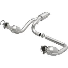 Load image into Gallery viewer, Magnaflow Catalytic Converter Direct Fit MagnaFlow Conv Direct Fit 14-16 GMC Sierra 1500 V6 4.3L