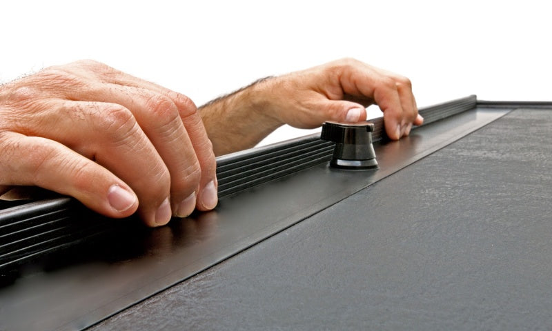 Roll-N-Lock Tonneau Covers - Retractable Roll-N-Lock 15-18 Ford F-150 SB 77-3/8in M-Series Retractable Tonneau Cover