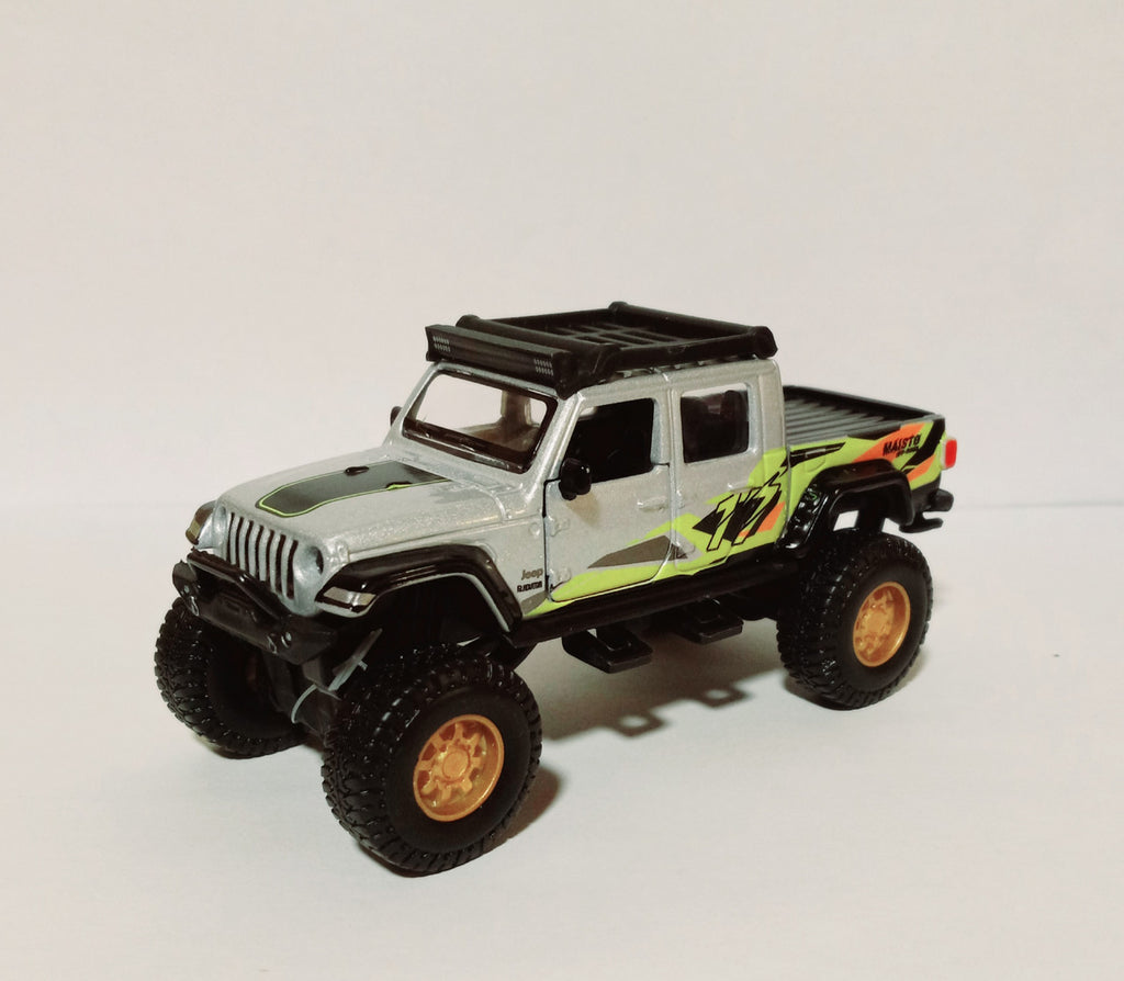 Maisto Jeep Gladiator Silver With Roof Rack