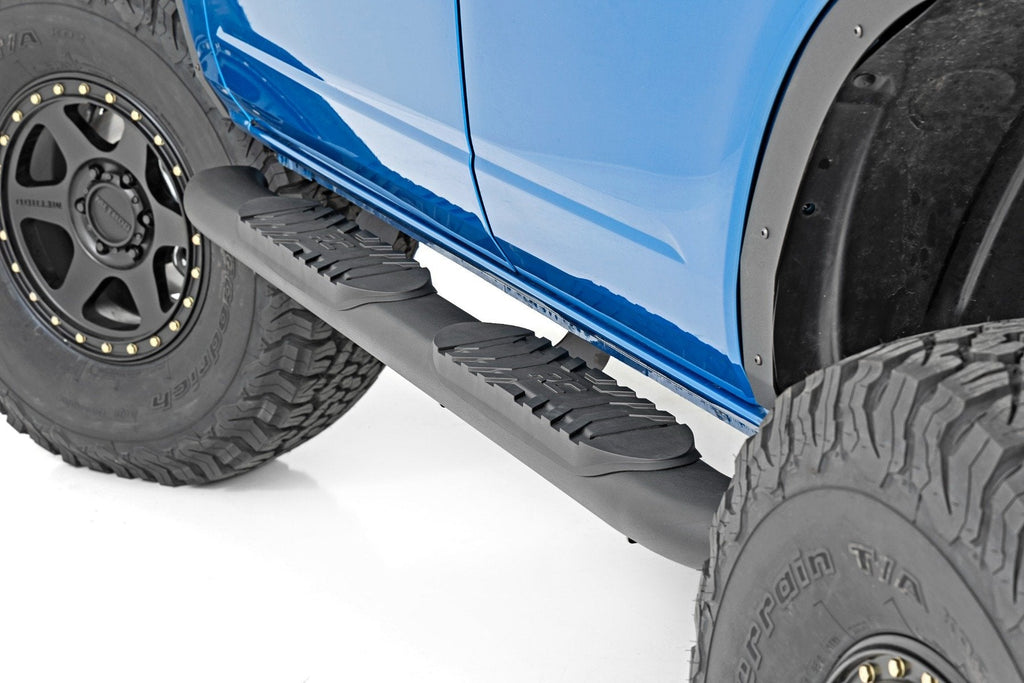 Rough Country Nerf Bars Oval Nerf Step 4.5 Inch 4-Door Black 21-22 Ford Bronco 4WD Rough Country - 21011