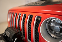 Load image into Gallery viewer, DV8 Offroad Grilles DV8 Offroad 2018+ Jeep JL Grill Amber Marker Lights