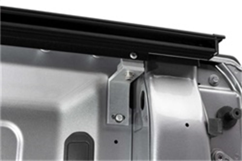 Roll-N-Lock Tonneau Covers - Retractable Roll-N-Lock 2019 Chevrolet Silverado 1500 XSB 68-3/8in A-Series Retractable Tonneau Cover
