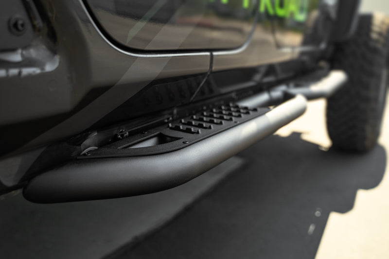 DV8 Offroad Side Steps DV8 Offroad 18-23 Jeep Wrangler JL 4 Door Body/Pinch Weld Mounted Step
