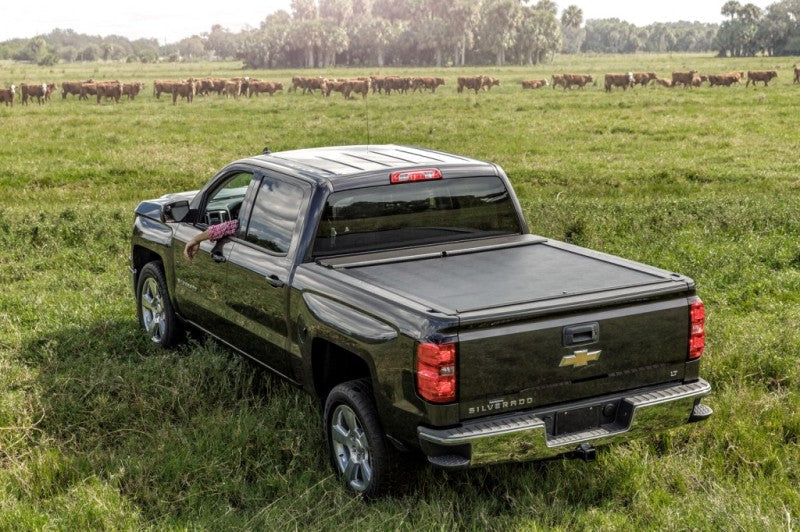 Roll-N-Lock Tonneau Covers - Retractable Roll-N-Lock 15-18 Ford F-150 SB 77-3/8in M-Series Retractable Tonneau Cover