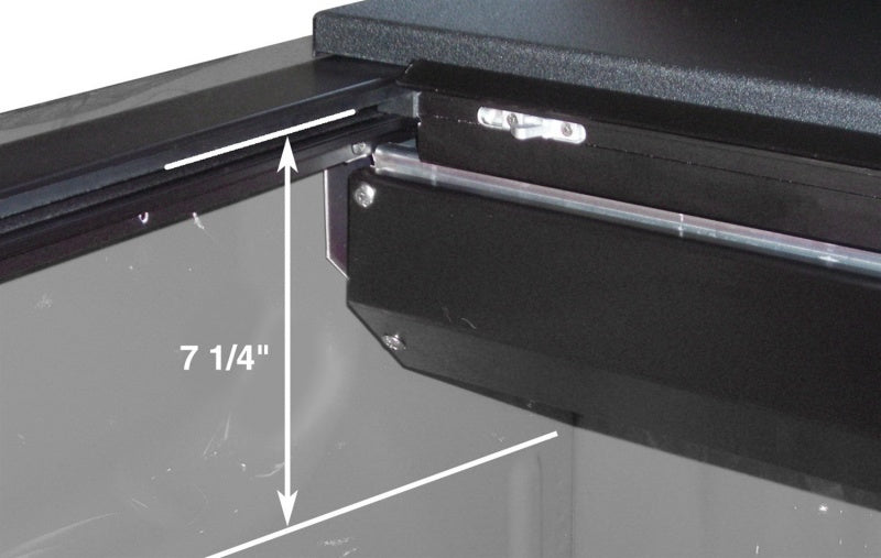 Roll-N-Lock Tonneau Covers - Retractable Roll-N-Lock 15-18 Ford F-150 SB 77-3/8in M-Series Retractable Tonneau Cover