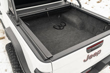 Load image into Gallery viewer, Rugged Ridge Tonneau Covers - Hard Fold Rugged Ridge 20-22 Jeep Gladiator w/o Trail Rail Sys Armis Tonneau Cover w/Max Track - Tex. Blk