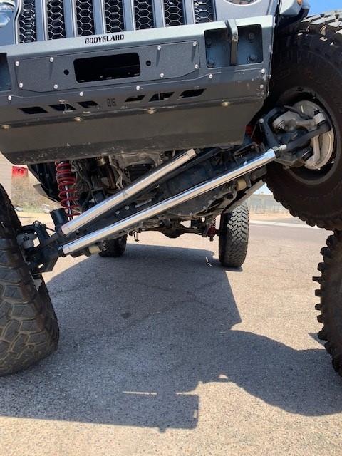 Apex Chassis Steering Tie Rod Apex Chassis Heavy Duty 2.5 Ton Tie Rod & Drag Link Assembly in Steel Fits: 19-22 Jeep Gladiator JT 18-22 Jeep Wrangler JL/JLU Rubicon Mohave Sahara Sport. Note: This NO-FLIP kit fits Dana 44 & Dana 30 axles with a lift of 4.5 inches or less