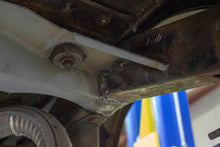 Load image into Gallery viewer, Rust Buster Frame Repair Crossmember Jeep YJ Center Crossmember Gas Tank Support For 87-95 Jeep YJ Wrangler Rust Buster - RB2007