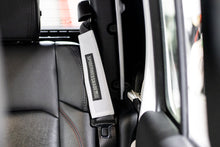 Load image into Gallery viewer, SPIDERWEBSHADE Product White Seatbelt Silencers JT4D