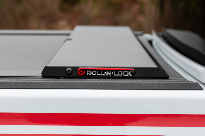 Roll-N-Lock Tonneau Covers - Retractable Roll-N-Lock 2020 Jeep Gladiator 5ft bed M-Series Retractable Tonneau Cover