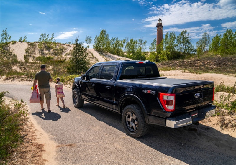 Roll-N-Lock Tonneau Covers - Retractable Roll-N-Lock 2020 Jeep Gladiator 5ft bed M-Series Retractable Tonneau Cover