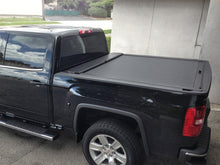 Load image into Gallery viewer, Roll-N-Lock Tonneau Covers - Retractable Roll-N-Lock 15-18 Ford F-150 SB 77-3/8in M-Series Retractable Tonneau Cover